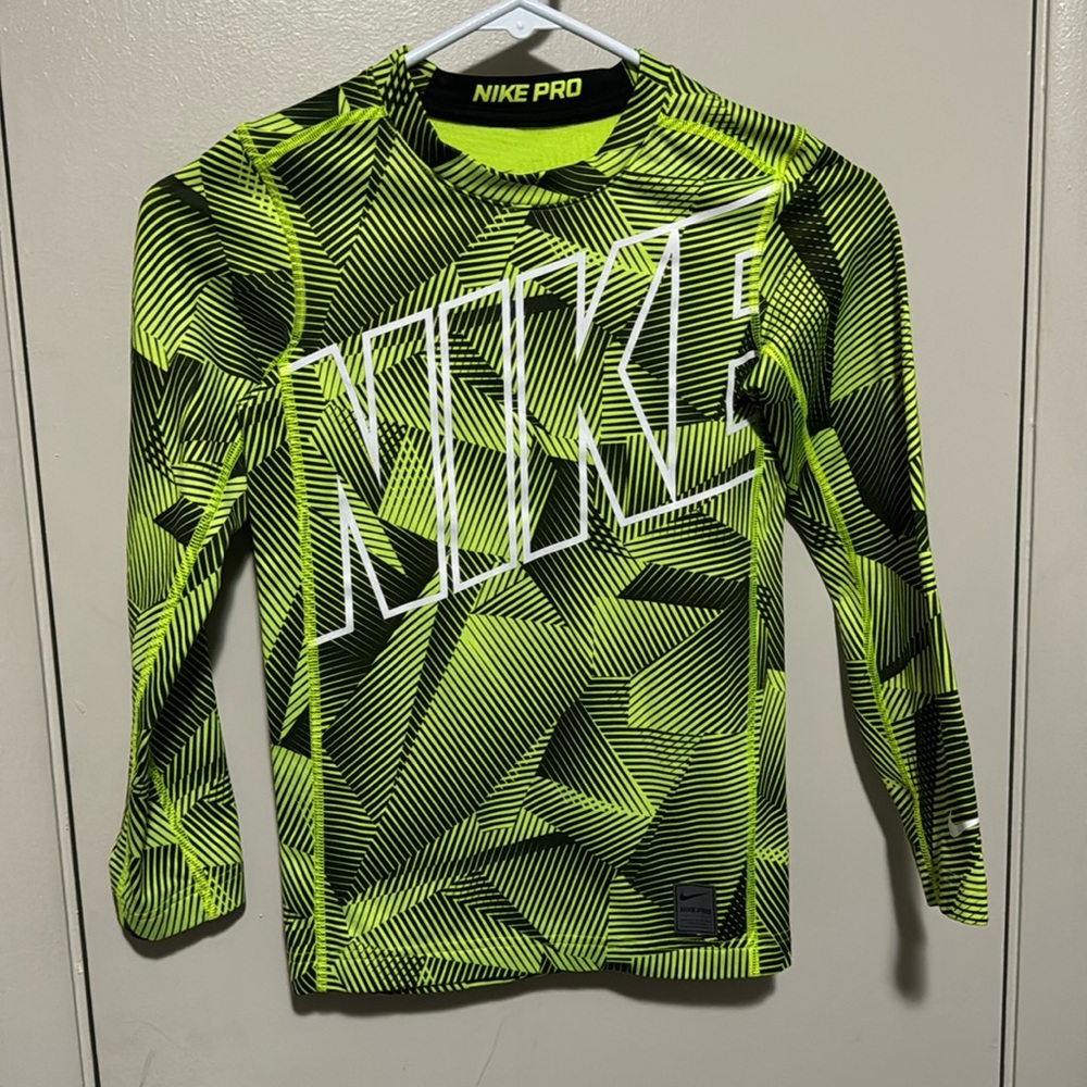 Boys medium Nike shirt